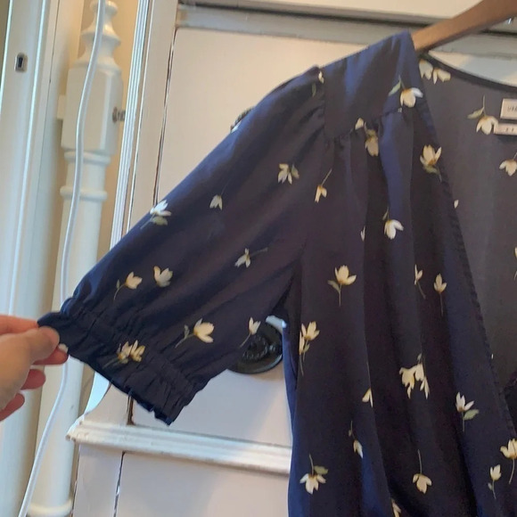 Urban Outfitters Floral Romper - Picture 4 of 7